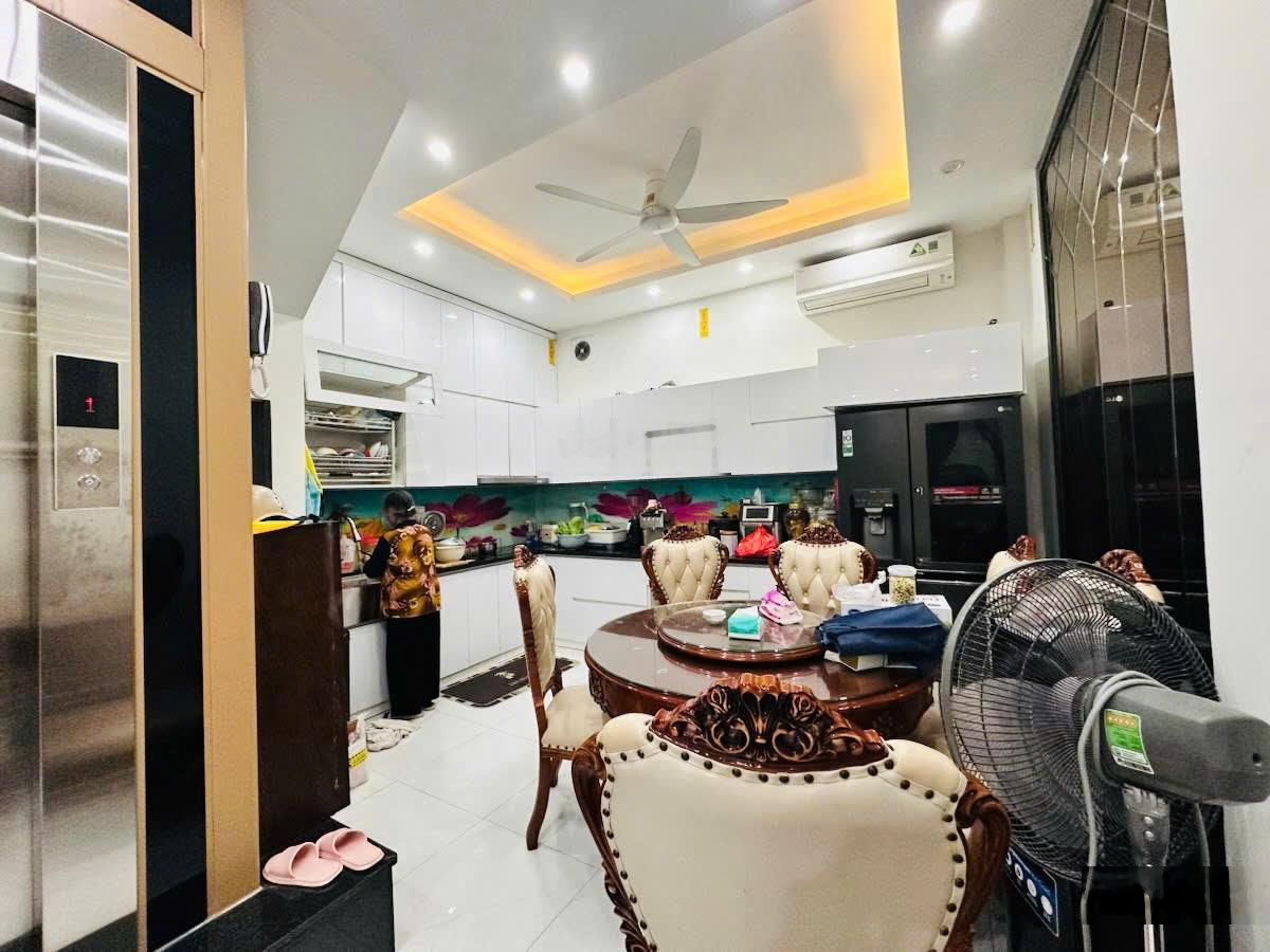 Bán nhà Lạc Long Quân. Ngõ kinh doanh, ô tô đỗ gần, ra phố chỉ vài bước, dân xây, thoáng, 58m2*4T