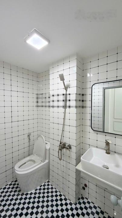 Nhà đẹp MTKD KDC Lý Chiêu Hoàng - kế bên CC Khang Điền - 4x15m, 4 tầng