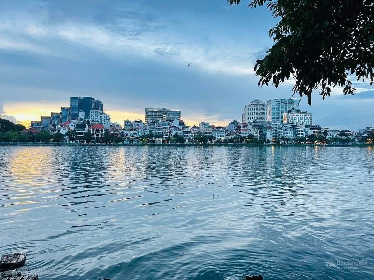 View mặt Hồ Tây - 6 tầng - Long lanh - Cần bán gấp trước tết - Chỉ cần khách thích là bán