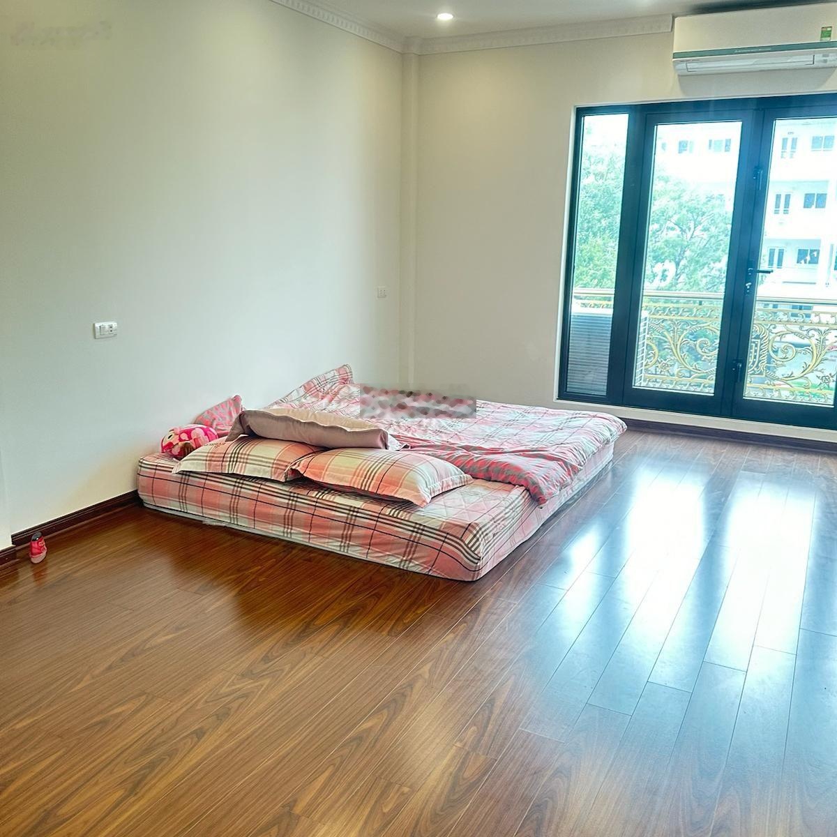 Giá nào cũng bán! Hồ Tùng Mậu gần phố, ngõ rộng, dân xây, ở ngay, full NT, sổ đẹp, 40m2*5T