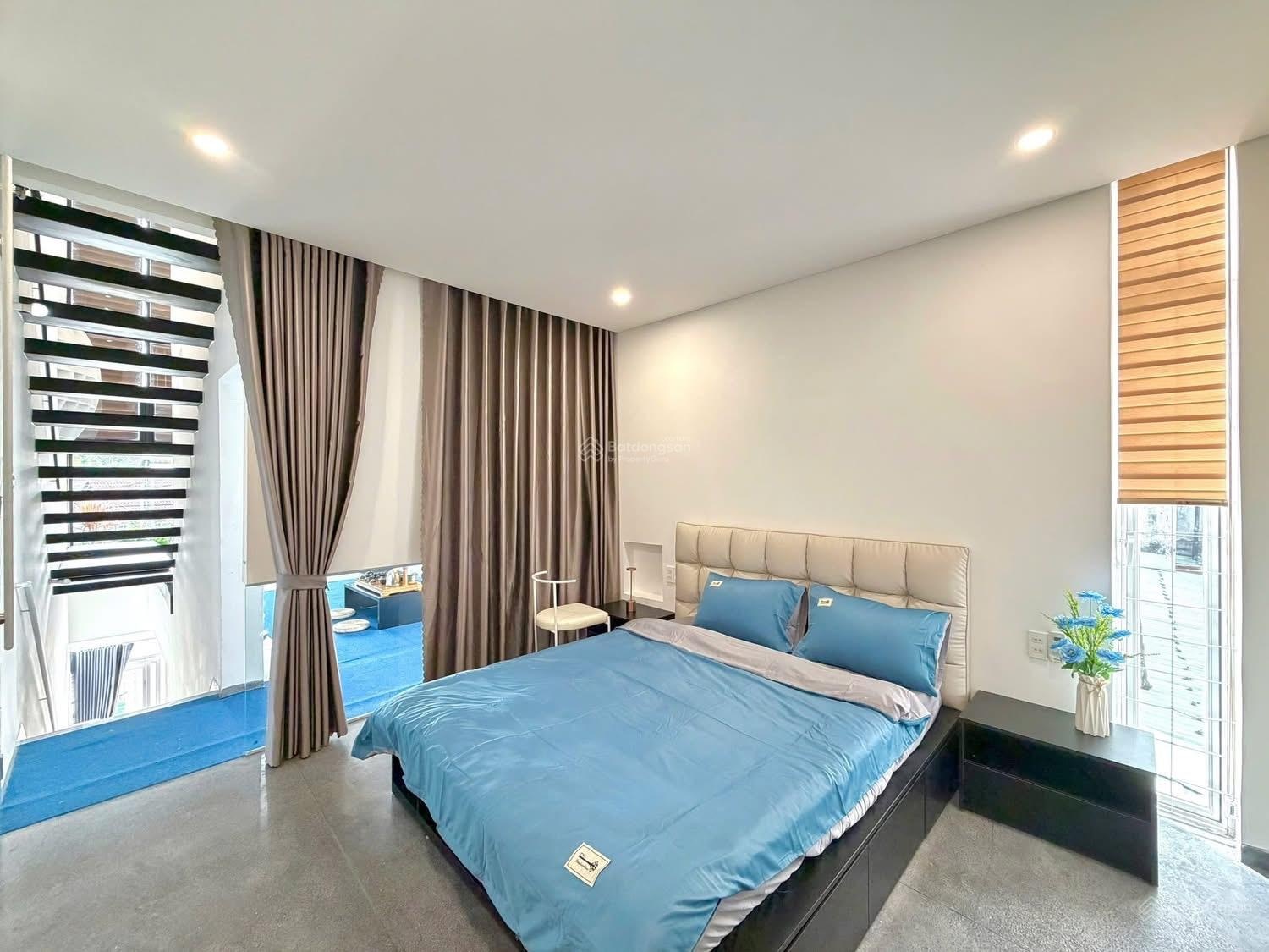 Nhà 3tầng mặt tiền view công viên gần bến xe trung tâm đà nẵng,gần đại học sư phạm..vv