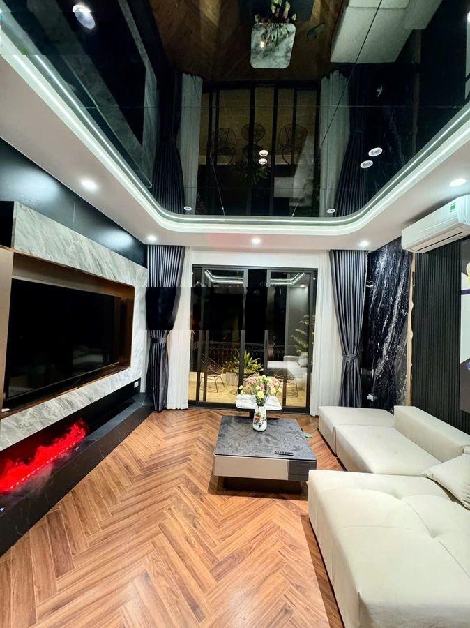 HIẾM - GIẢNG VÕ - BA ĐÌNH, 35m ra oto, ba gác tránh, 33m* 5 Tầng* MT 4m, full nội thất, giá 8,7tỷ