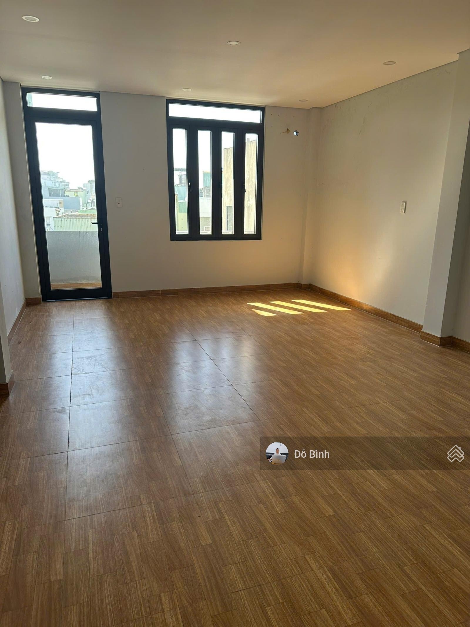 Cho thuê nhà 4 tầng đường 15.5m: Lý Thái Tông - 5PN - 3WC