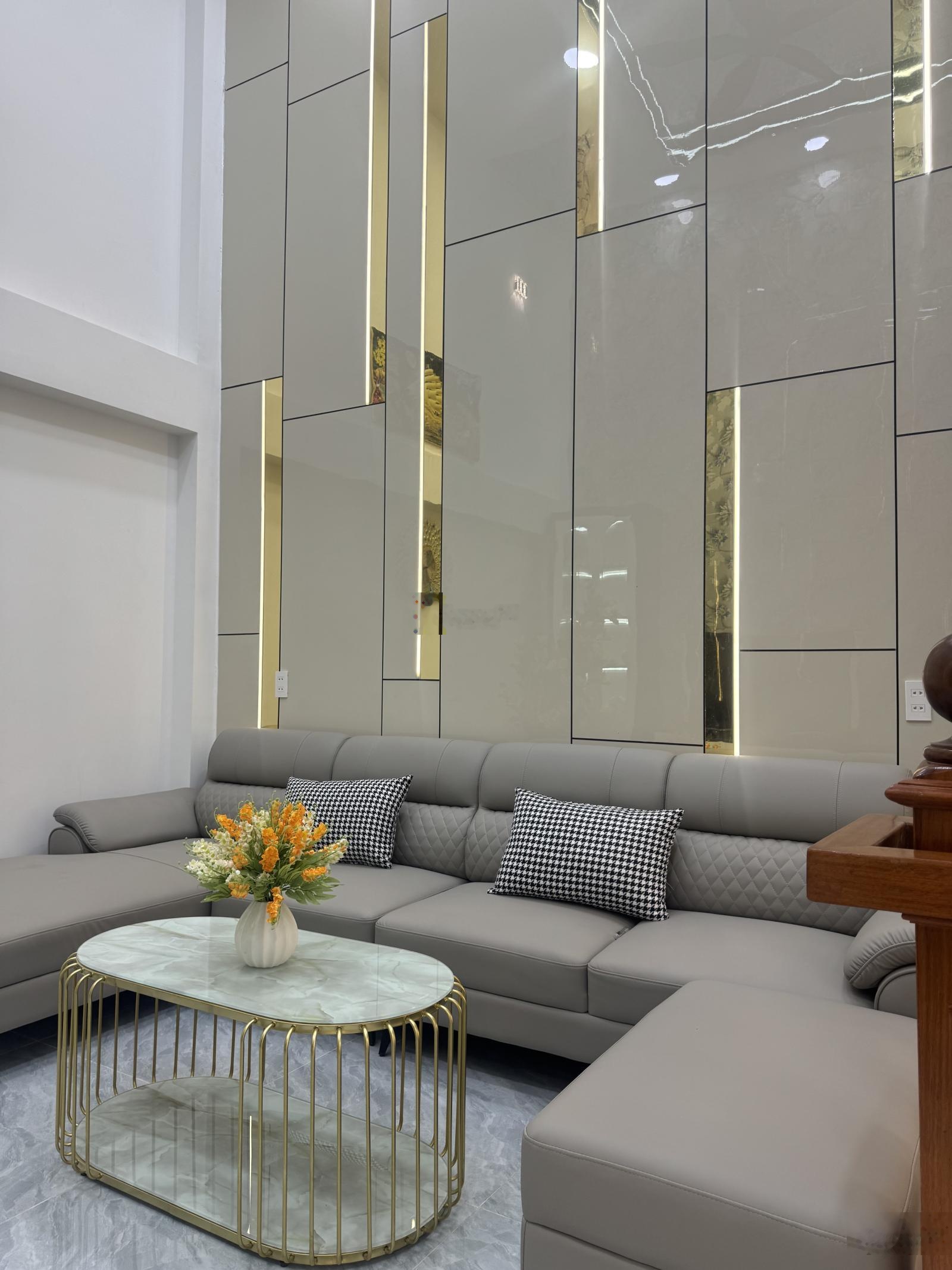 8.2 tỷ nhà lô góc đẹp, Gò Vấp, ô tô né nhau, ngủ trong nhà, 60m2, 5 tầng full nội thất