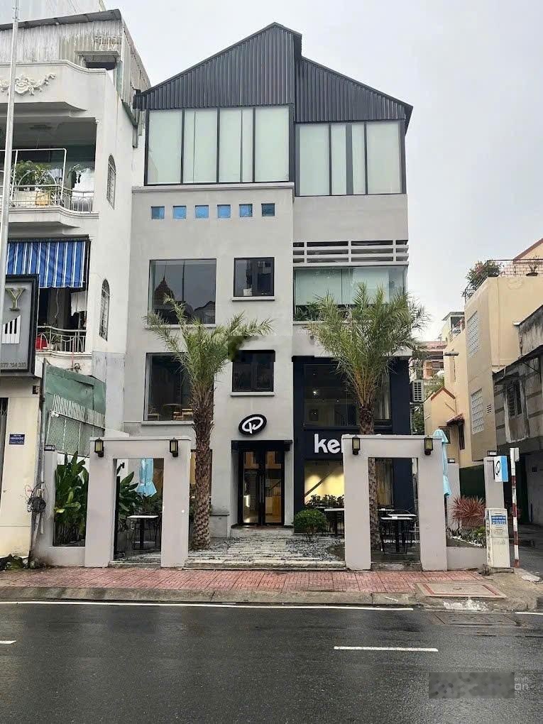 Chuyển nhượng nhà phố góc 3 mặt tiền, DT 9x28m. 4 tầng. Đào Duy Anh, P9, Phú Nhuận, giá 70 tỷ