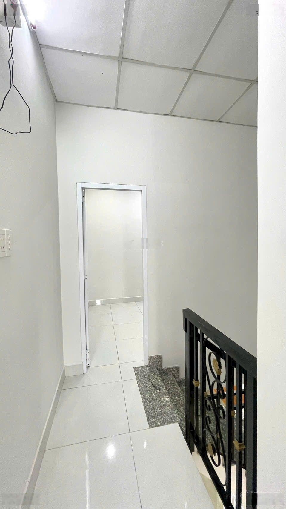 Nhà 3.6m x 12m trệt + 1 lầu mặt tiền Phùng Tá Chu