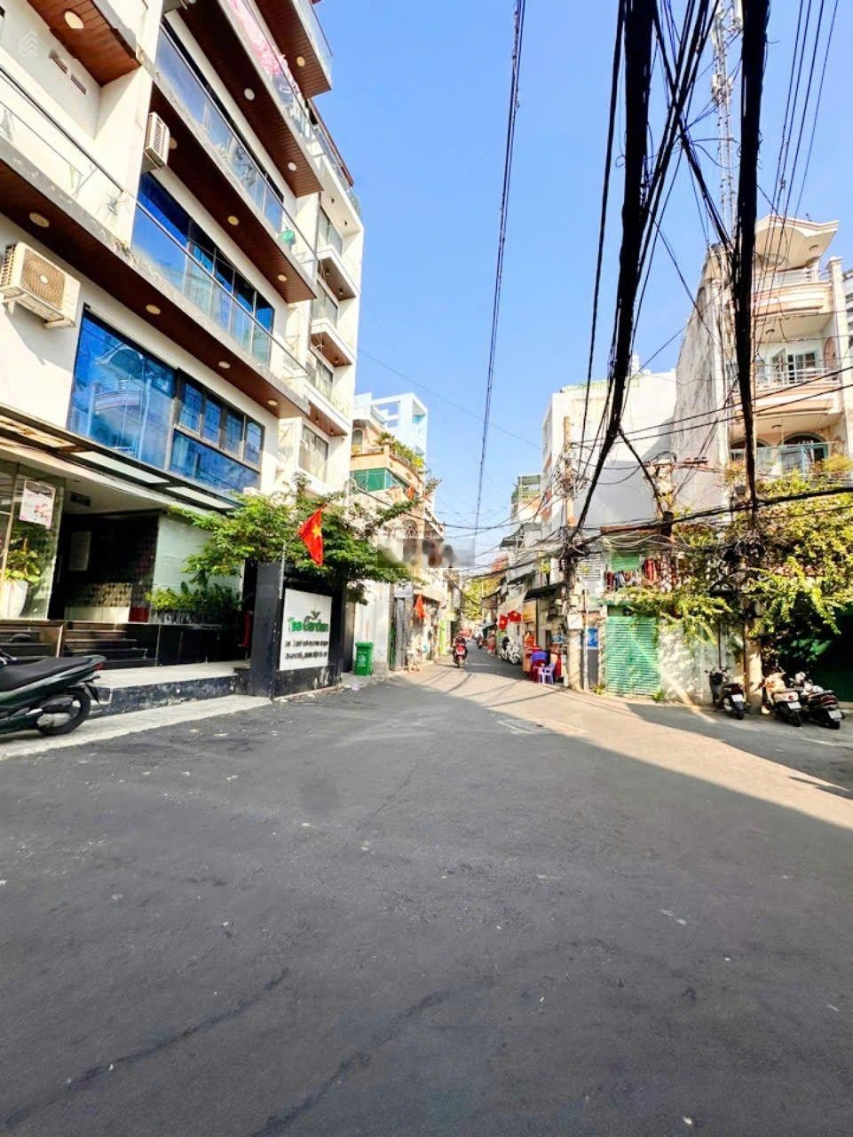 Bán gấp nhà mặt tiền 9 Lê Quý Đôn, Quận Phú Nhuận