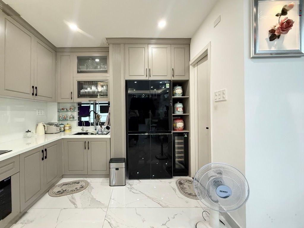 Khu phố Bô Lão - 9,7 tỷ - 5,2 x 9m - 3 tầng - Huỳnh Văn Bánh - Hẻm xe hơi