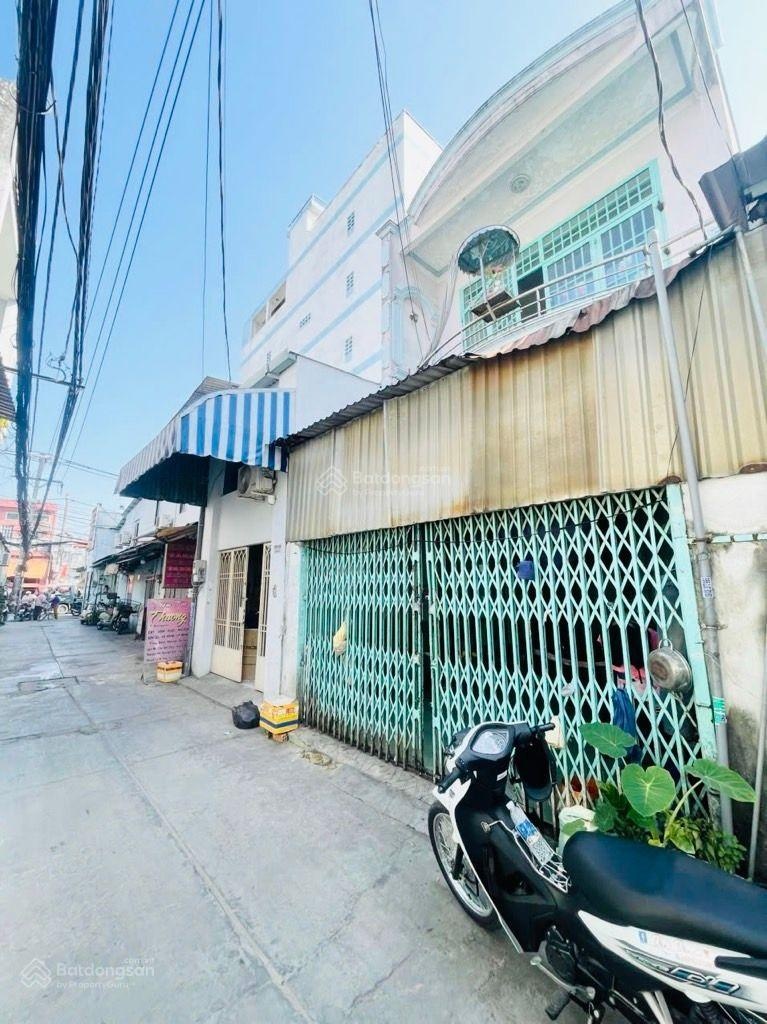 Nhà bán hẻm xe hơi Lê Đình Cẩn, Bình Tân, 2 tầng, 100m2, ngang 8m khủng, SHR