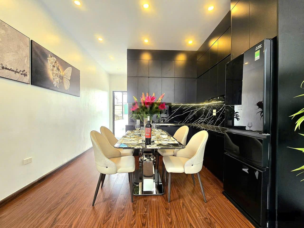 Siêu phẩm nhà phạm văn đồng 7 tầng thang máy gara ô tô