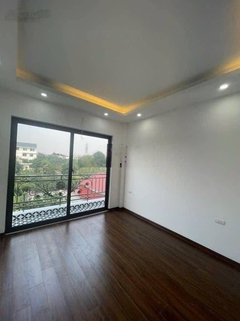 Nhà mới kính koong 2 thoáng 45m2 chỉ 5,7 tỷ. 200m ra KĐT tái định cư Đông Mỹ và THPT Đông Mỹ