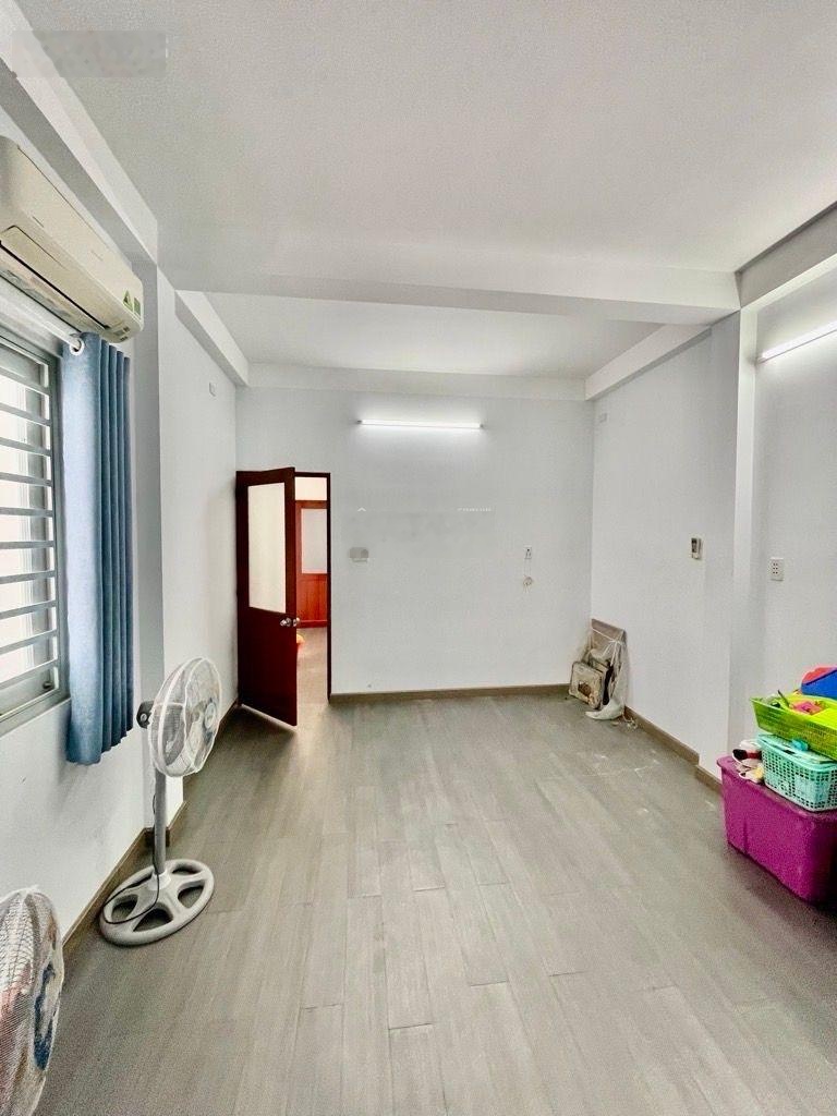 Nhà 3 tầng/ sân vườn- 4 pn- hẻm 4m vf3 đỗ cửa lê văn lương, gần lottlemart- him lam hoàng trọng mâu