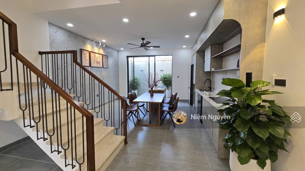 Siêu phẩm nhà đẹp 3 tầng KĐT Mỹ Gia gói 5 DT 100m2, thiết kế hiện đại, nội thất đẹp, giá 9,4 tỷ TL