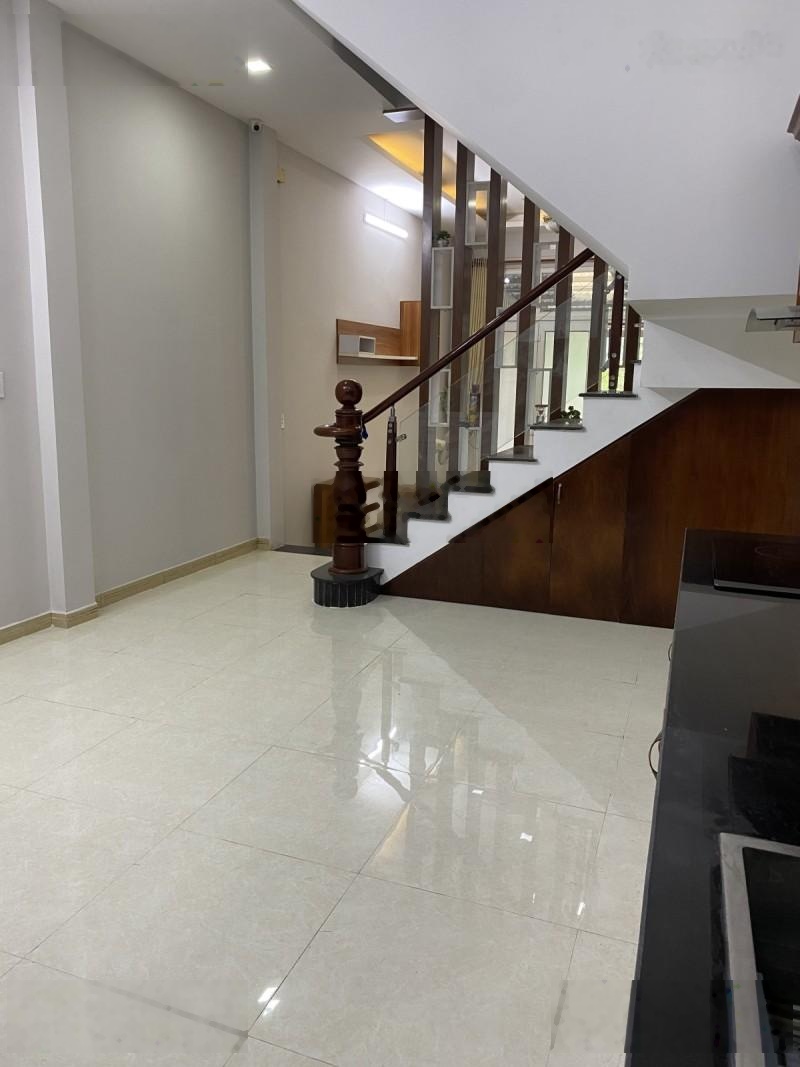 Mặt tiền võ văn hát - đh marketing - quận 9 - nhà 3 tầng - 80m2.