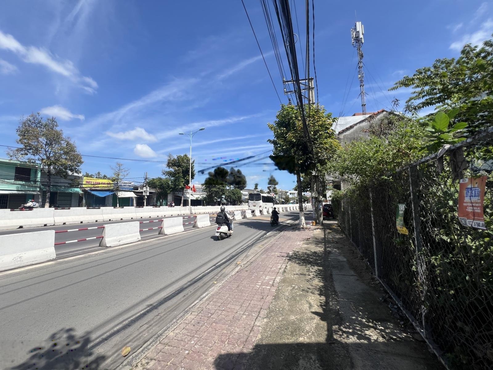 Bán đất mặt tiền Nguyễn Tất Thành ngang 13,5m vị trí đắc địa kinh doanh tại Nha Trang