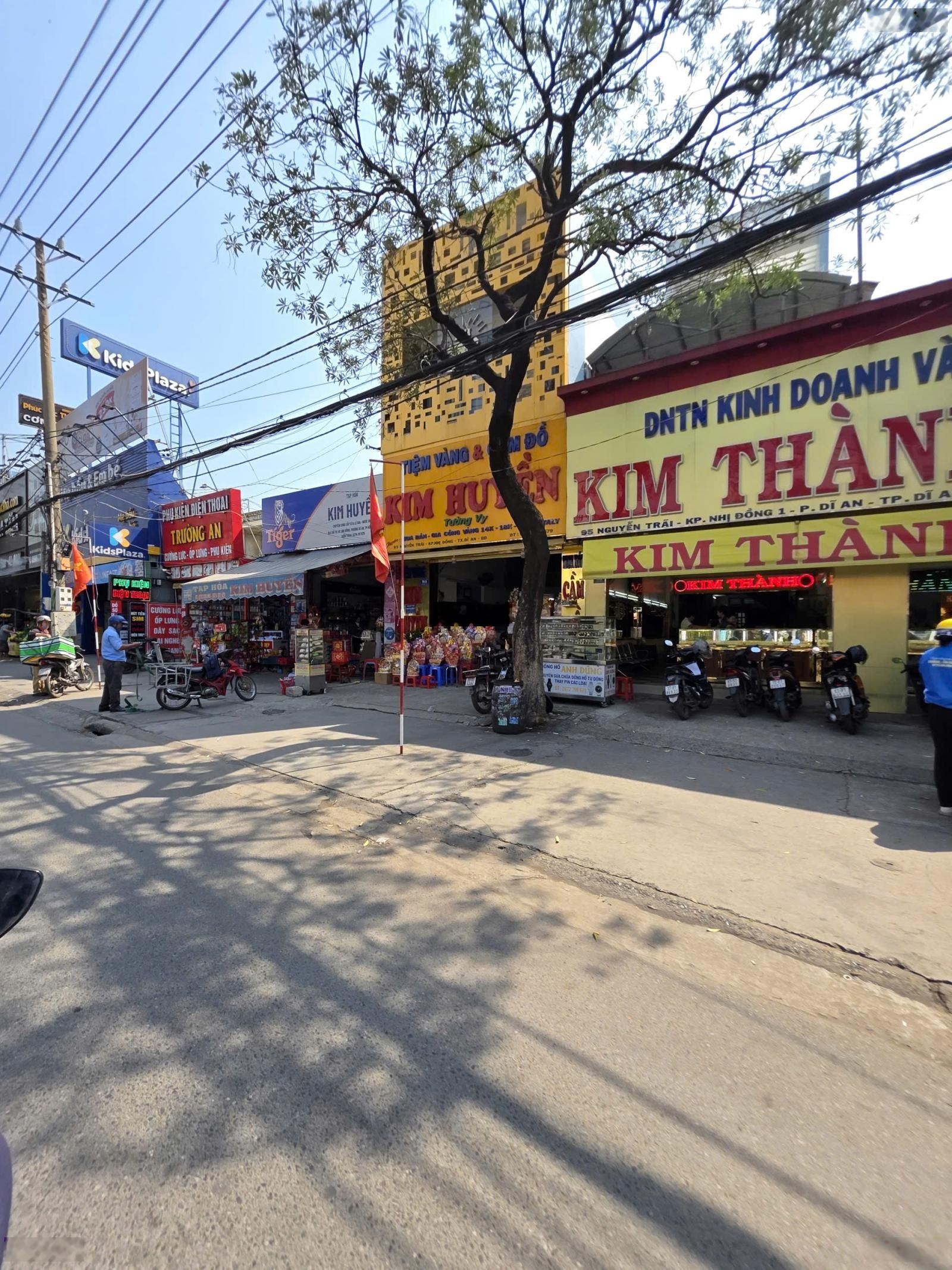 Bán nhà cấp 4 (5x27m), mặt tiền sầm uất Nguyễn Trãi P. Dĩ An, đang thuê 17tr/th