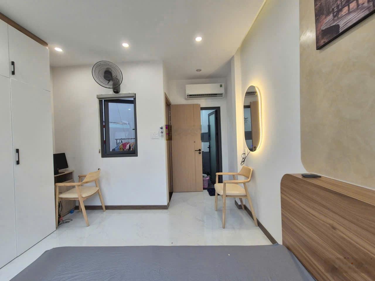 Bán nhà đẹp mới + tặng full nội thất đường Nguyễn Tri Phương P4 Q10