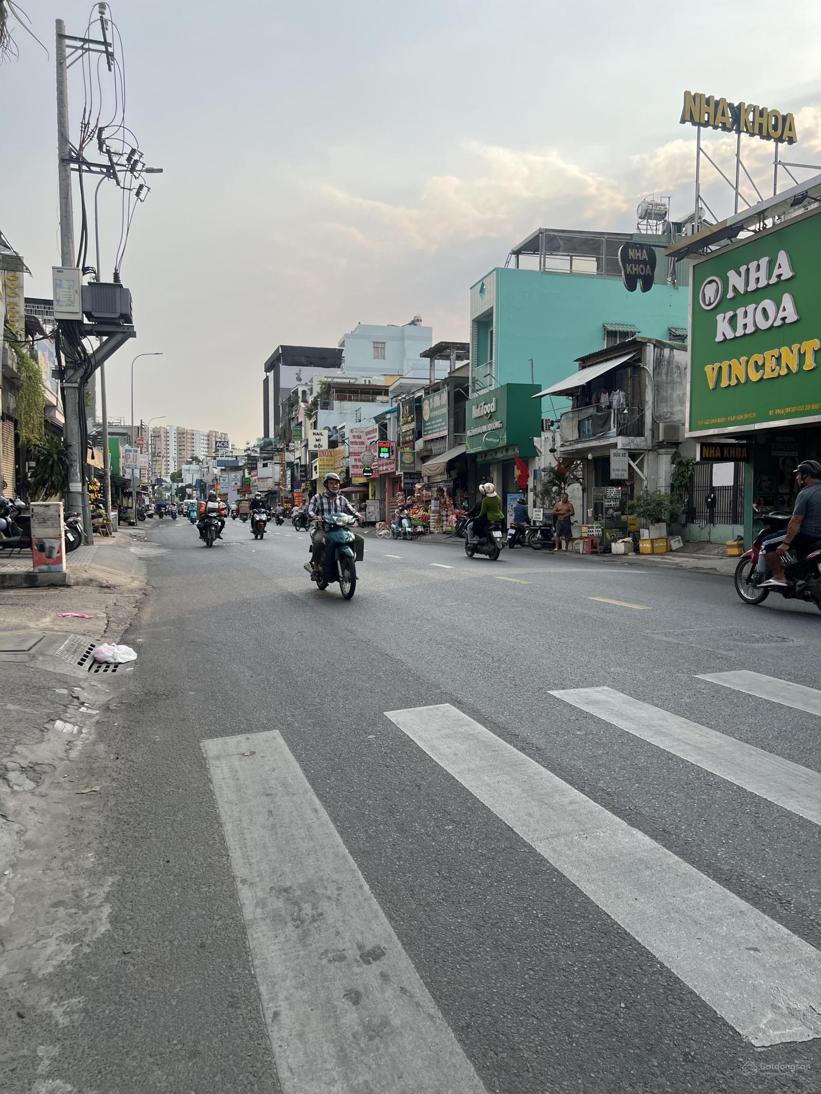 Bán gấp toà nhà 7 tẦng mặt tiền đường Lạc Long Quân gần ngã tư Bảy Hiền