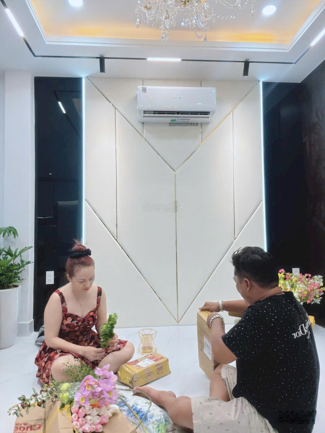 Siêu phẩm nhà 5 tầng trung tâm Phú Nhuận hẻm VF3 cách mặt tiền 20m full nội thất