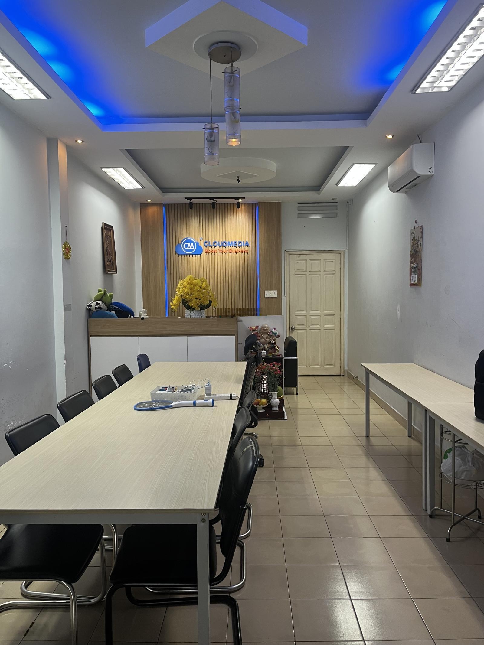 Cho thuê VP DT 150m2 sàn sử dụng, MT Đào Duy Anh hiếm có. Giá tốt nhất khu vực