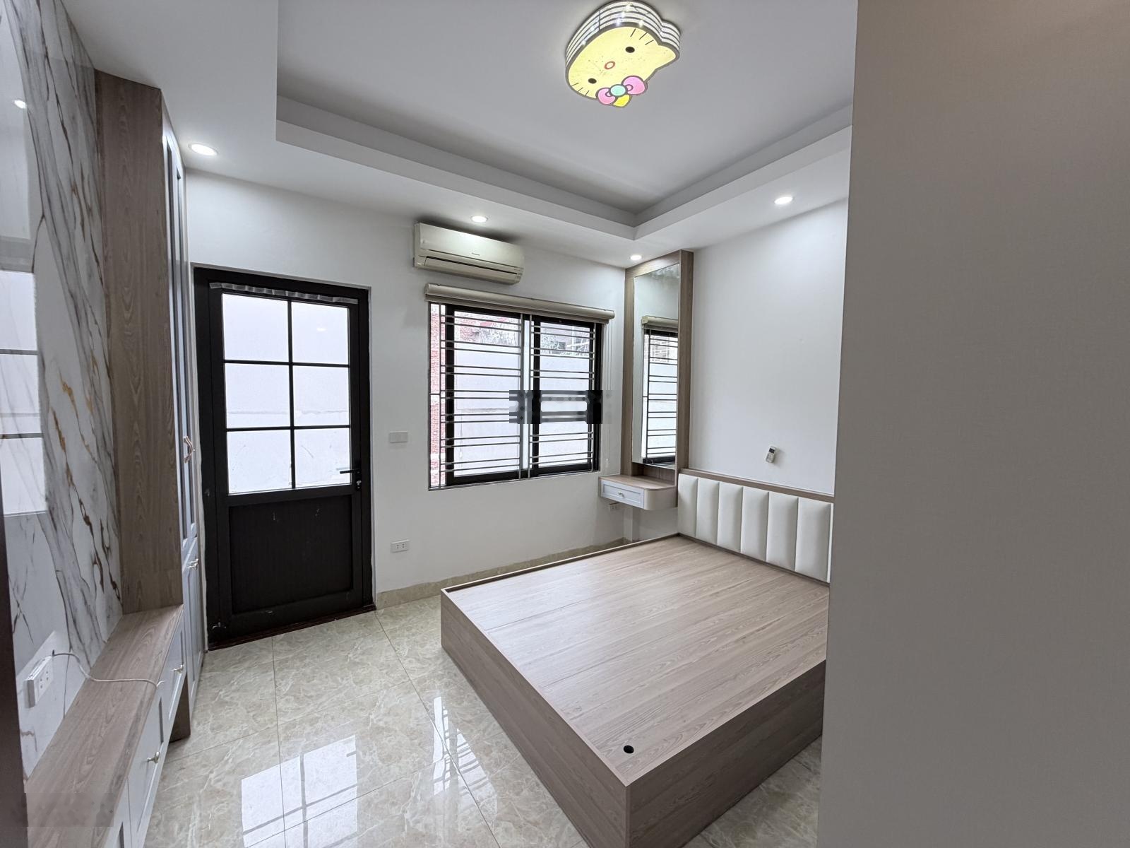 Lạc Long Quân, 39m, 8 phòng kinh doanh tốt, 2 ô tô tránh, Sổ vuông vắn, Nhà đẹp full nội thất, Hiếm