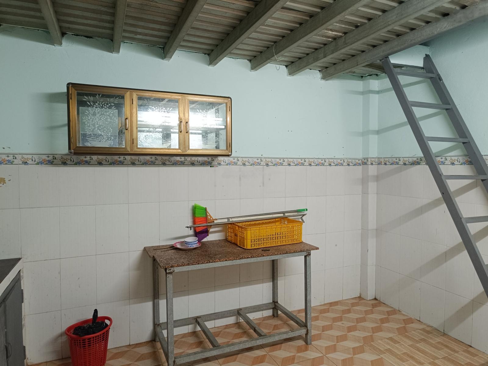 Nhà cho thuê, có gác tiện ích khá đầy đủ