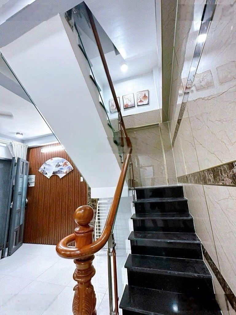 Chính chủ bán nhà đẹp 4 tầng cạnh mặt tiền Huỳnh Văn Bánh hơn 4 tỷ
