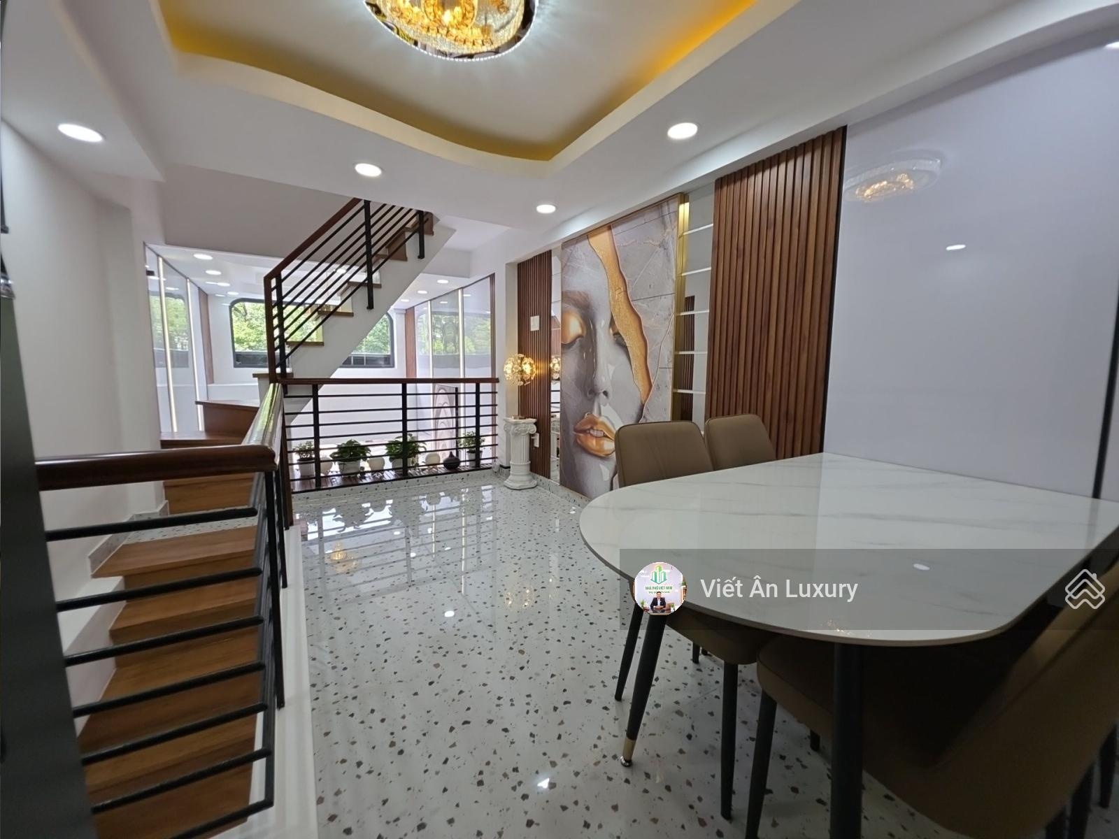 Mặt tiền Hoàng Sa - Vỉa Hè 4m - Oto ngủ nhà - 4PN. Kinh doanh hay ở đều VIP. Full nội thất. Giá tốt