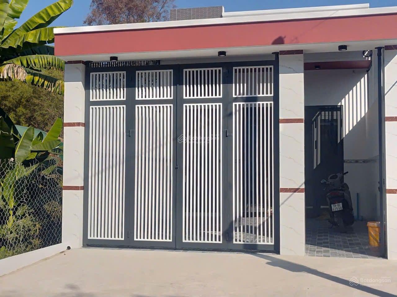 .bán nhà mới 100% xã tân phú trung (xã Củ Chi ) Nhà hoàn côn.bán kín 1km đày đủ tiẻn ích