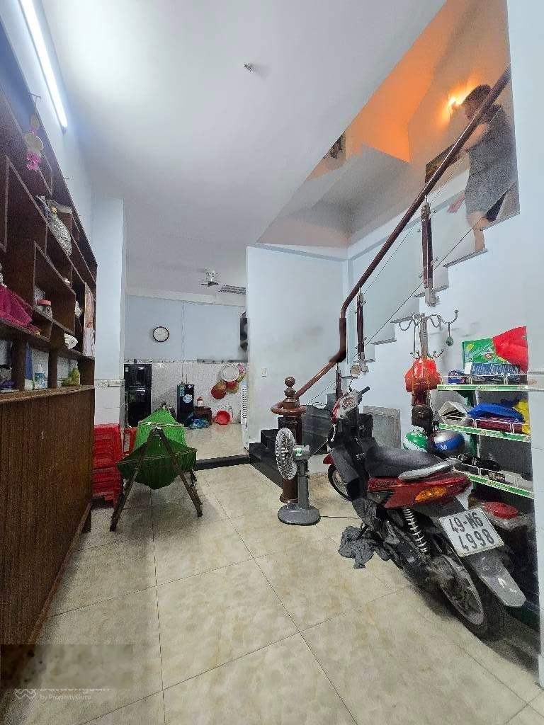 Mặt tiền kinh doanh, nhà đẹp, 3 tầng, 62m2, đường 11, Linh Xuân, Thủ Đức chỉ 6,x tỷ