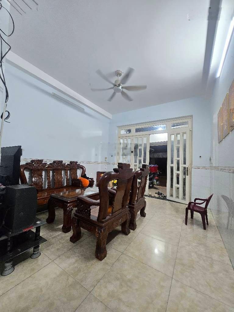 Mặt tiền kinh doanh, nhà đẹp, 3 tầng, 62m2, đường 11, Linh Xuân, Thủ Đức chỉ 6,x tỷ