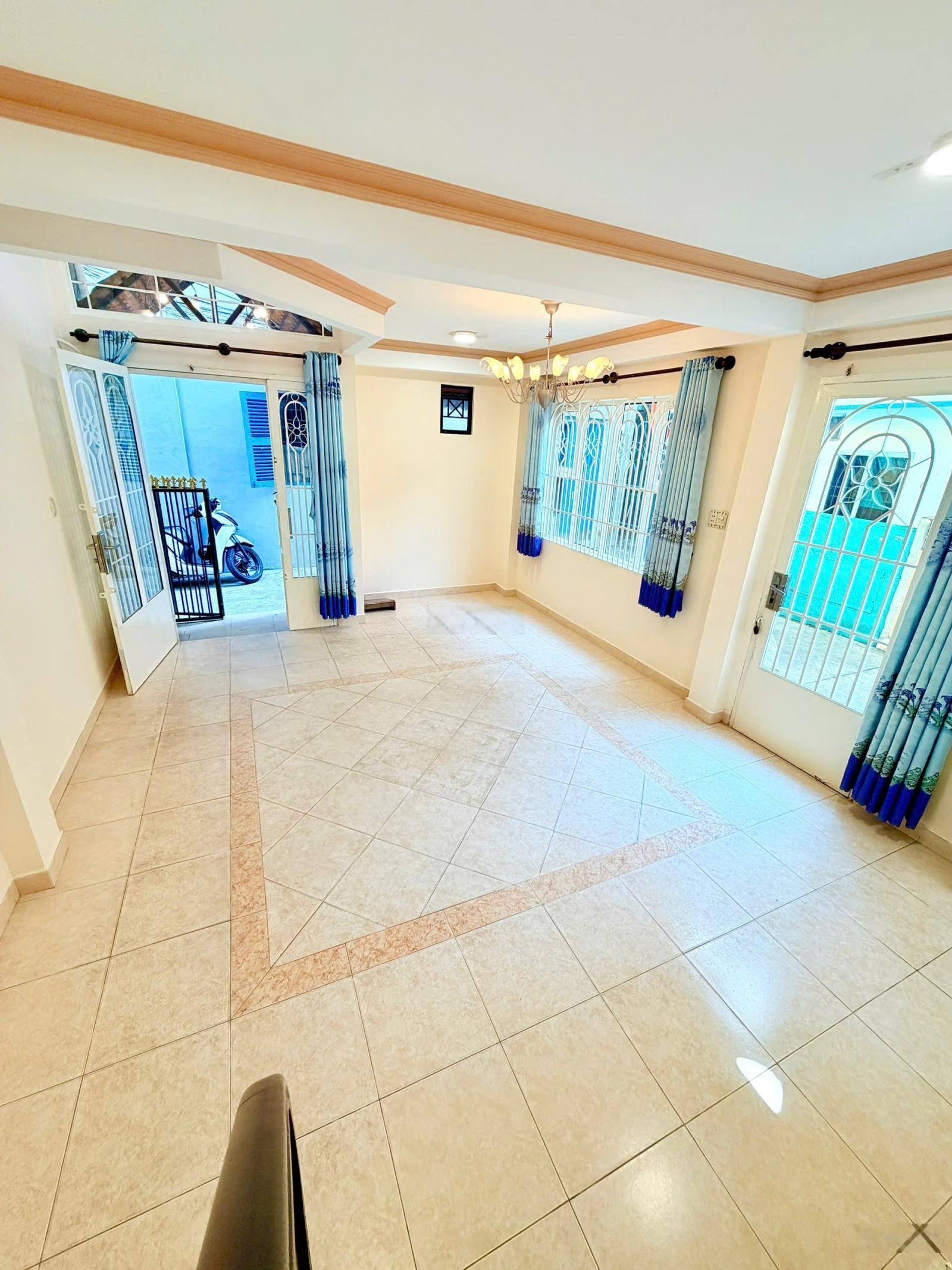 Nhà Trung Tâm Quận 10 hẻm xe hơi chỉ 6 tỷ