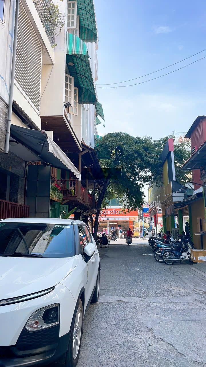 Trung tâm Tân Sơn Nhì Q. Tân Phú - Bán CHDV đang khai thác 50tr/tháng - 11 phòng, 4tầng 353m2 sàn