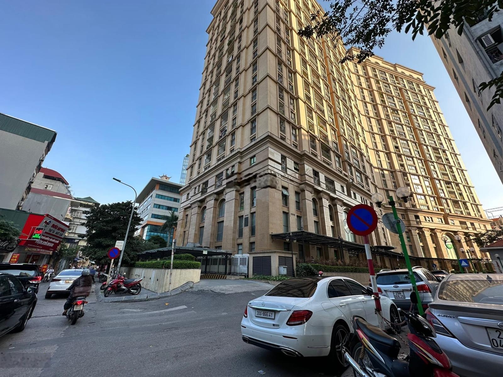 Bán toà apartment tại 34 Hoàng Cầu - Thô hoặc hoàn thiện đều bán - 28 tỷ có TL