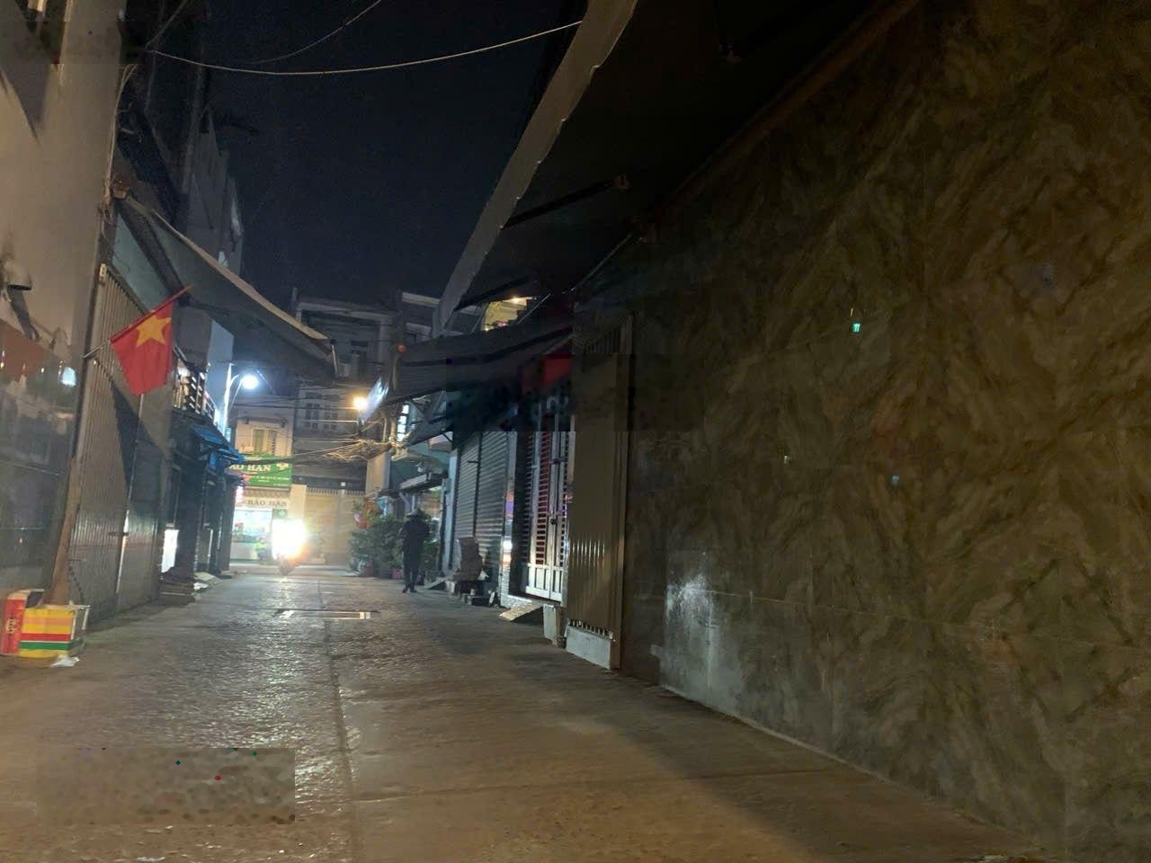 Bán gấp nhà Bùi Tư Toàn An Lạc Bình Tân 4x12 giá chỉ nhỉnh 4tỷ xíu.