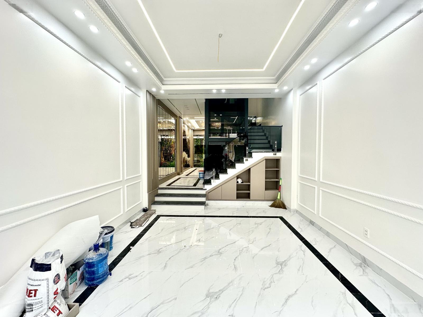 Nhà 4 tầng thang máy phân lô phố Văn Cao