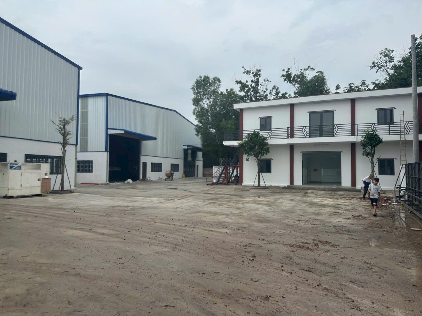 bán xưởng mới xây đang cho thuê 450tr 1/ tháng, hợp đồng 5 năm, xưởng có hoàn công pcc tự động,