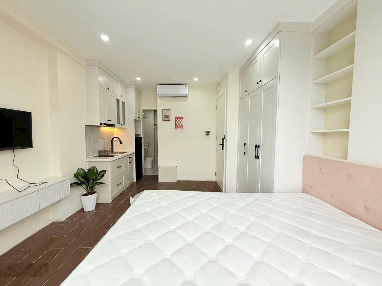 Toà CHDV 42m2 - 5 tầng - 8P KK full nội thất ô tô đỗ cửa, dtien 40tr/tháng. PCCC đầy đủ