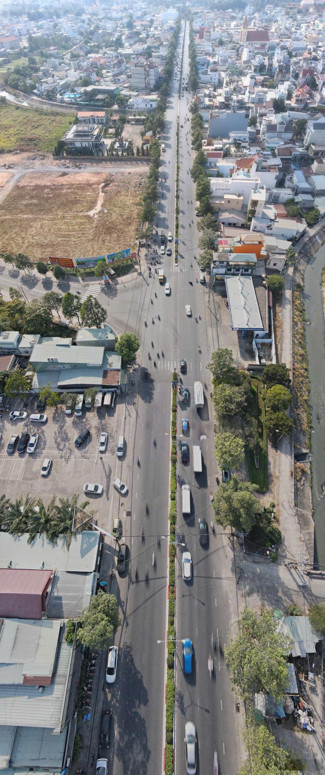 Mặt bằng 1400m2, mặt tiền 23m đường Nguyễn Ái Quốc, thích hợp kinh doanh đa ngành nghề, showroom