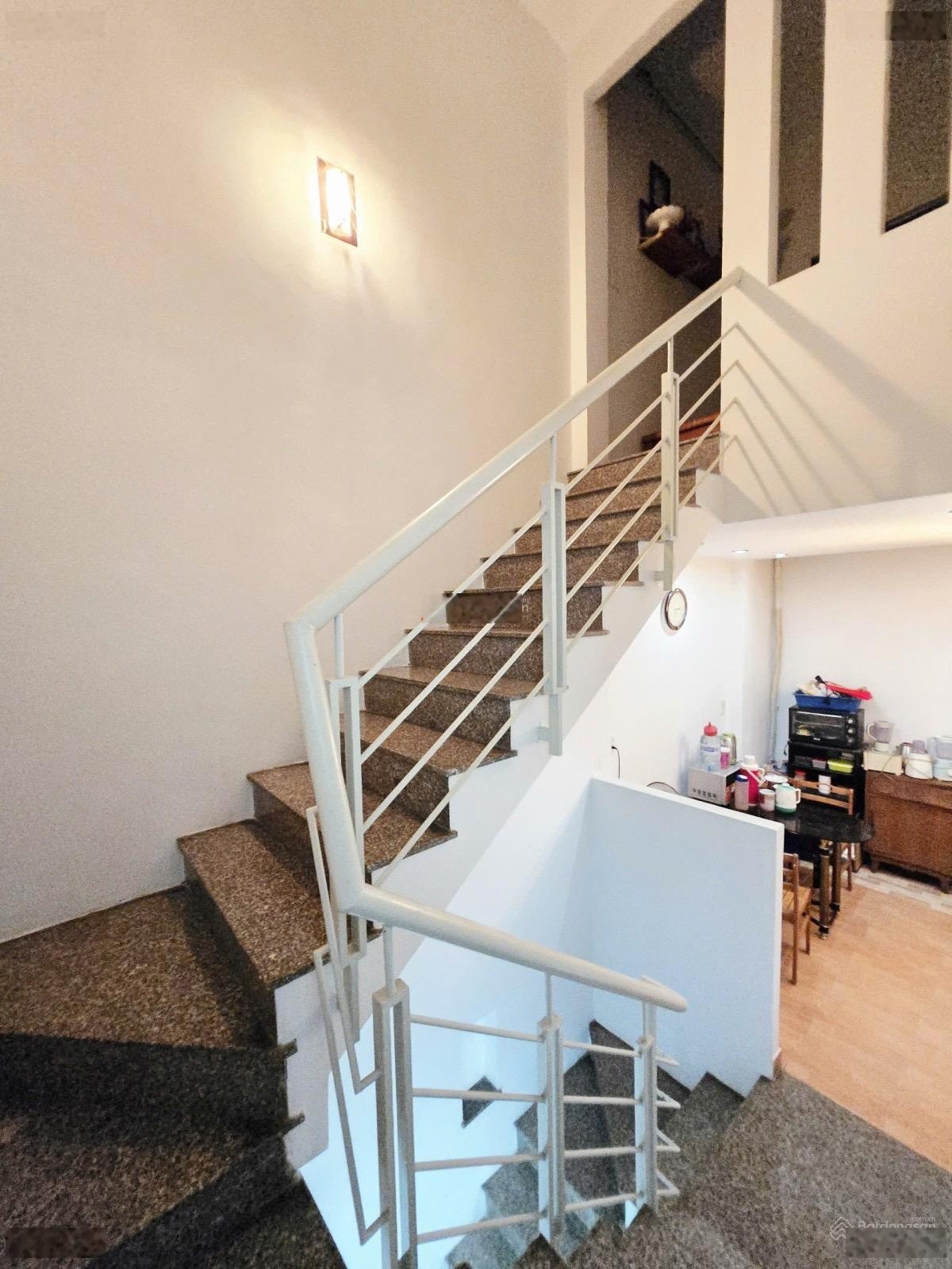 Bán Nhà Hẻm 6M Xe Tải 44M2 3 Phòng Ngủ Ngay Trung Tâm Tân Phú Chỉ 5.5 Tỷ