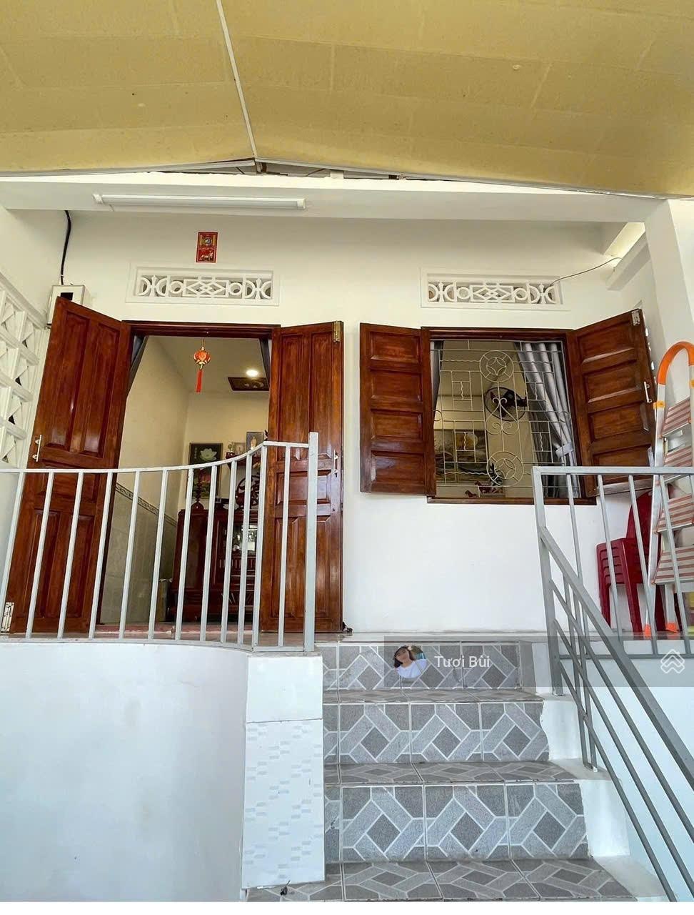 Hiếm: Hạ 400 triệu còn 1 tỷ 600 triệu bán nhanh (giá cũ 2 tỷ) có nhà đẹp 74.4m2 phường Vĩnh Nguyên