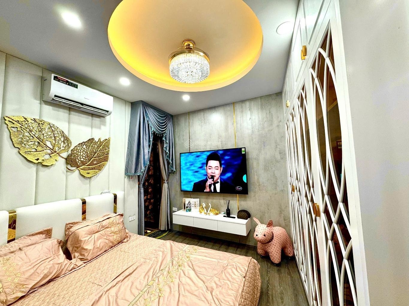 Bán NR Nguyễn Thái Học DT 38m2 cách mặt phố 15 m, mặt ngõ KD thông, gần bãi đỗ xe ô tô