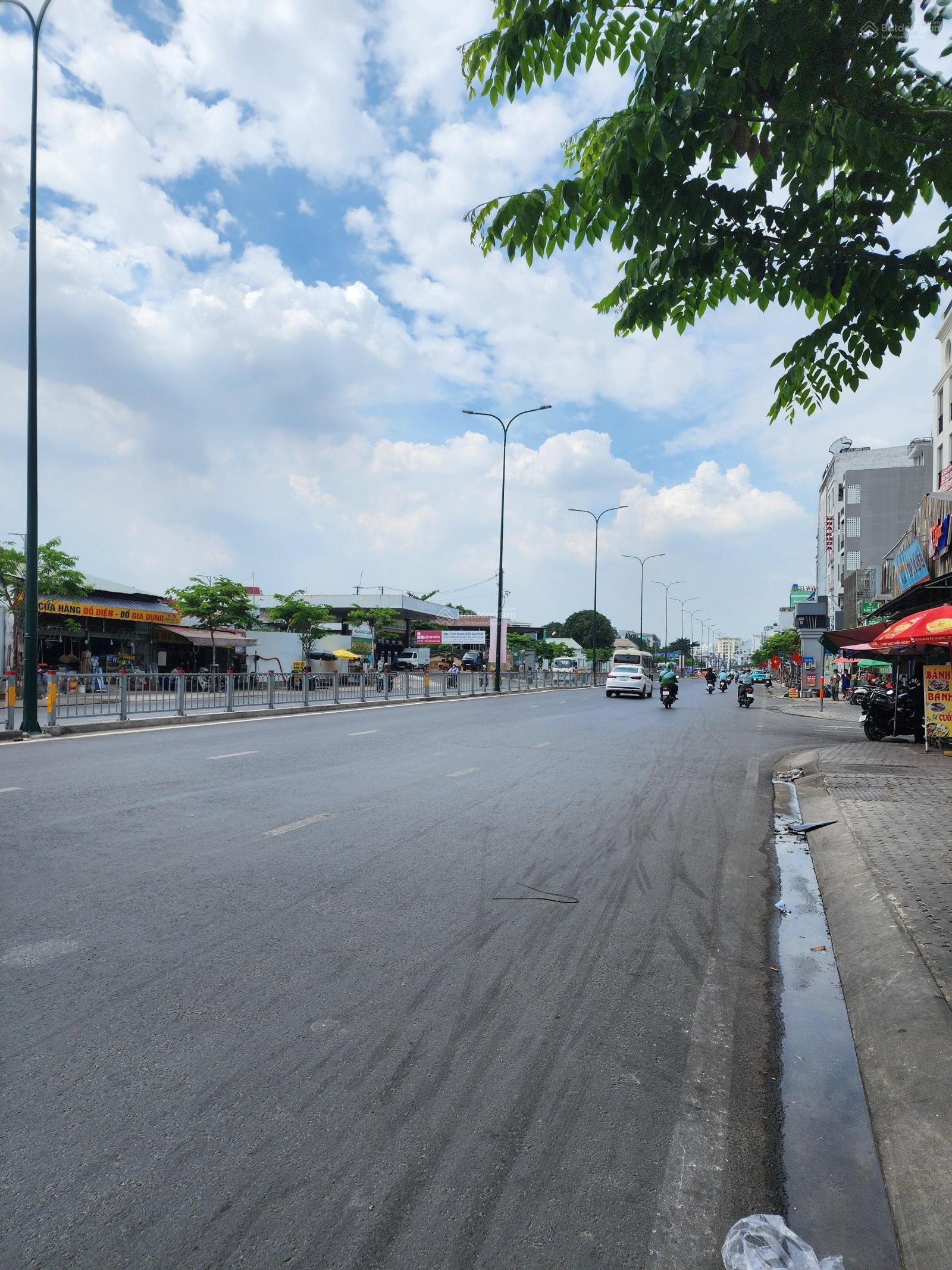 Bán gấp nhà đất P15 Tân Bình 114m2 tặng nhà C4 còn mới chỉ với 9tỷ