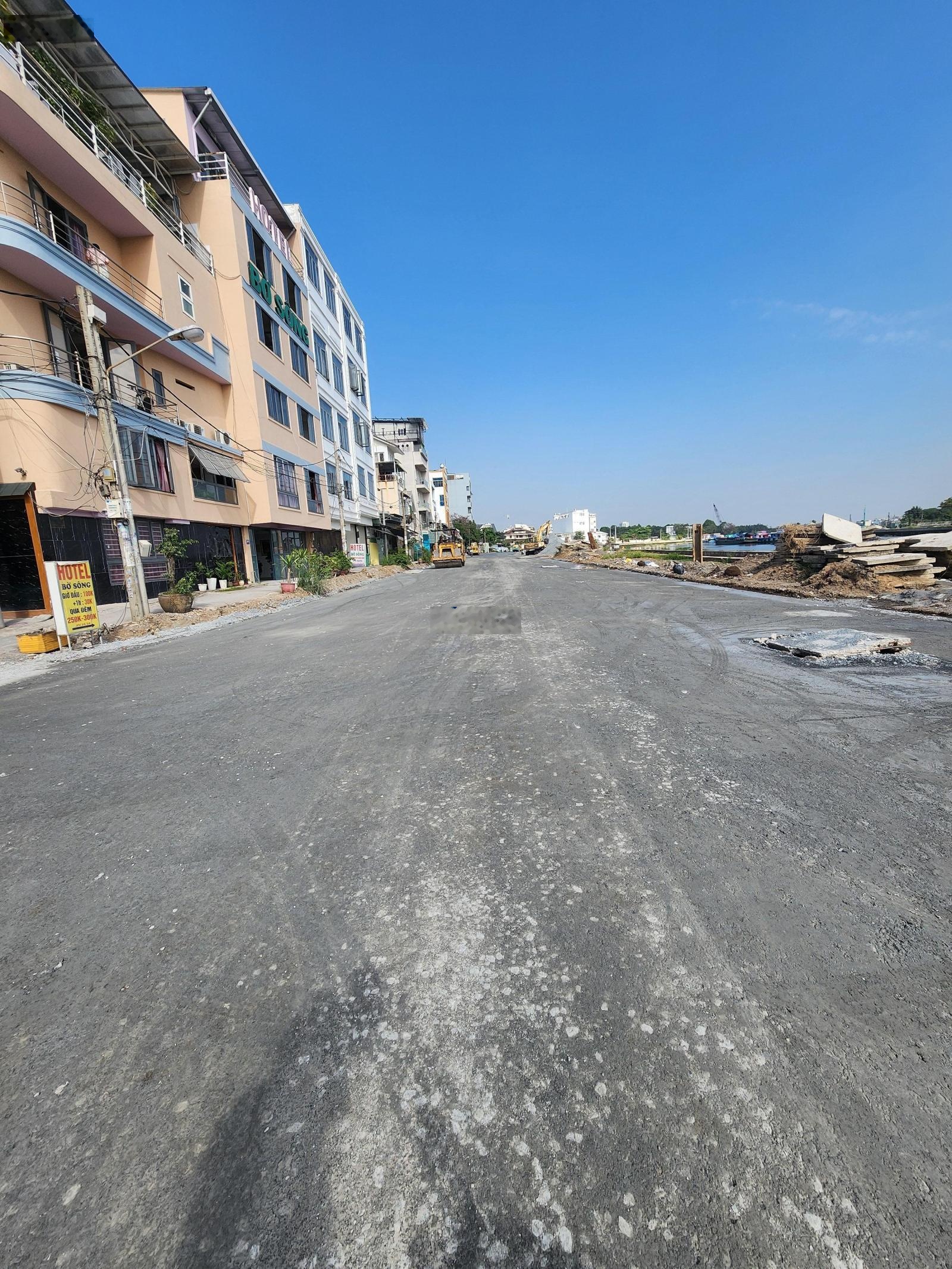 Bán gấp nhà đất P15 Tân Bình 114m2 tặng nhà C4 còn mới chỉ với 9tỷ