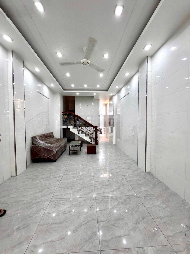 Giá hời: 9,3 tỷ. Cơ hội vàng. Hẻm 7m - 1 căn ra MT Tân Hòa Đông. 5 tầng mới đẹp. 116m2. Có thang má