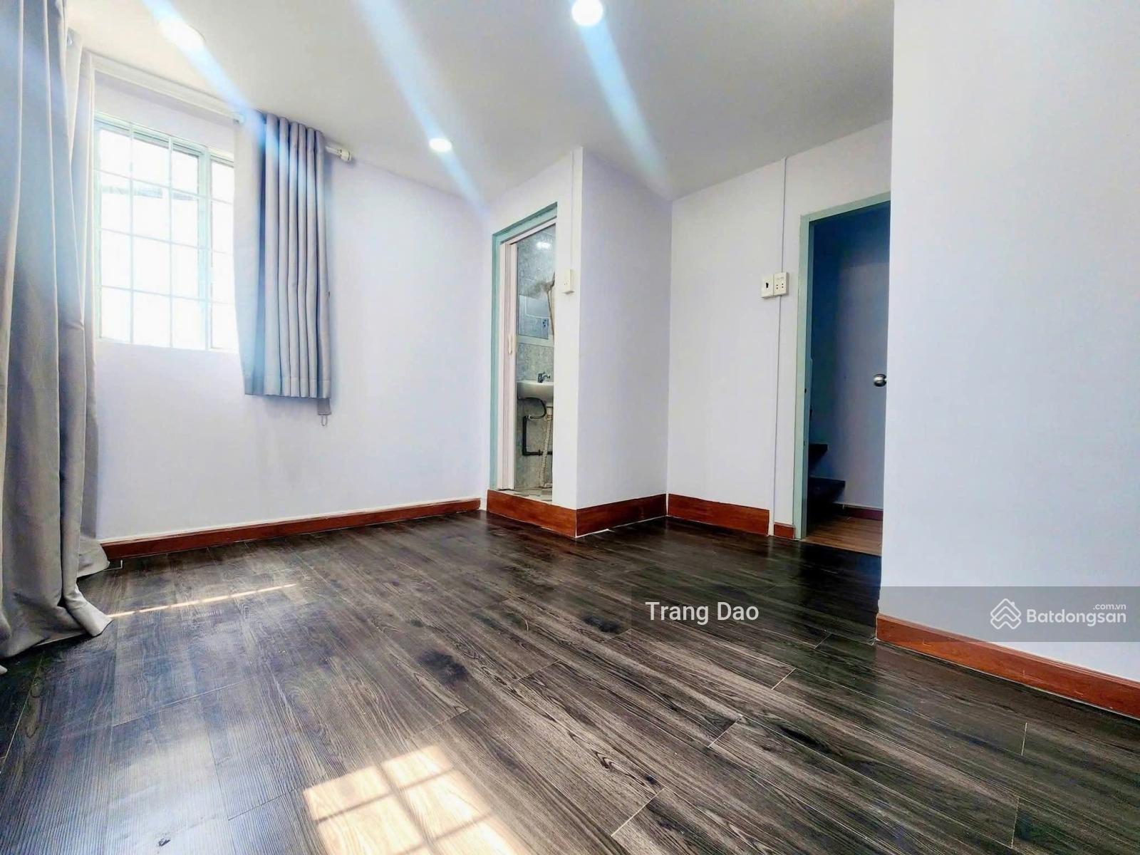 Chủ nhà đã cọc nhà to hơn, bán gấp căn trước tết. Căn 1 Trần Hưng Đạo, P1, Q 5