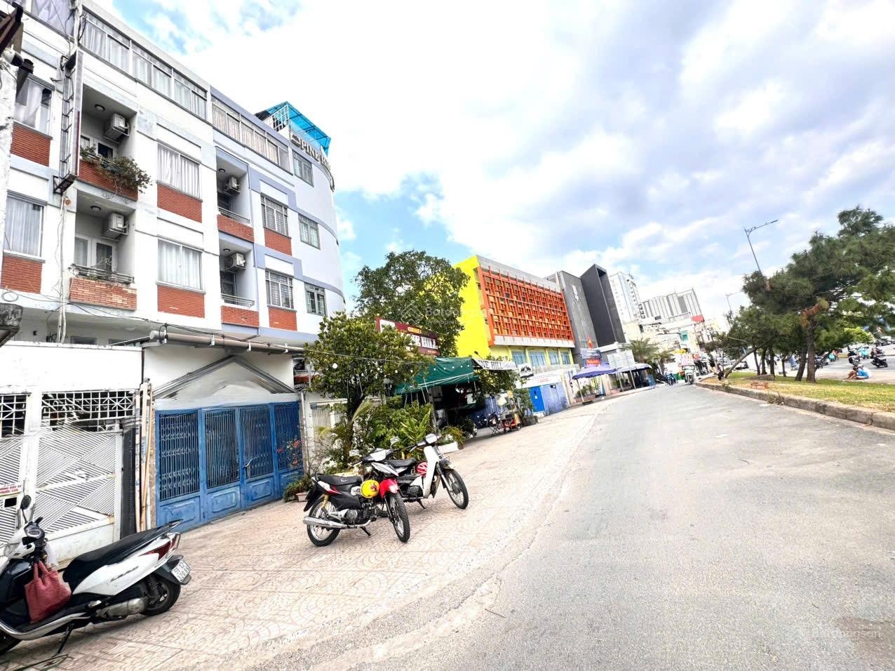 Hiếm - bán nhà 5T mặt tiền đ.Võ Văn Kiệt, Q1 - DT 4m*16,2m vuông vức - HĐT đều 28tr/th - chỉ 22tỷ