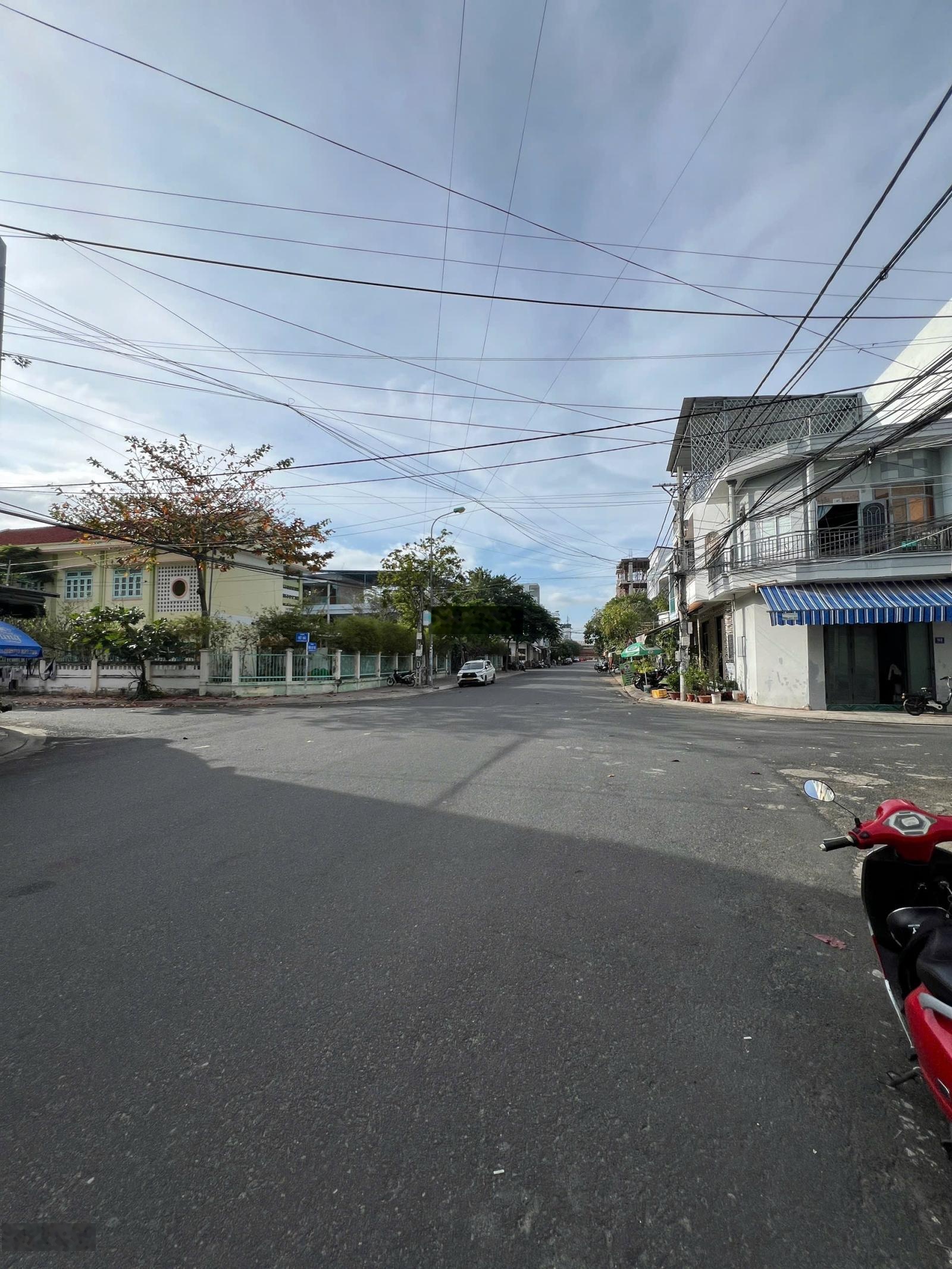 Bán đất tặng nhà mặt tiền 13m đường đặng huy trứ gần biển trung tâm nha trang