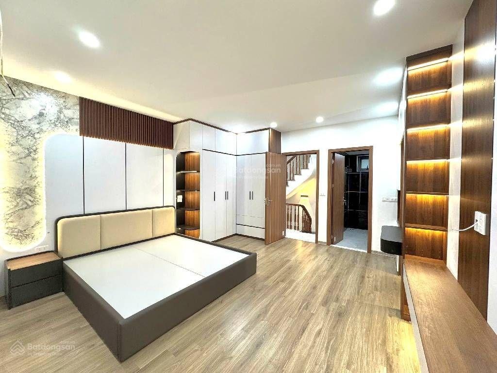 Thạch Bàn chỉ 6,6 tỷ. Nhà 5 tầng. DT 33m2. Bán nhà trung tâm Thạch Bàn