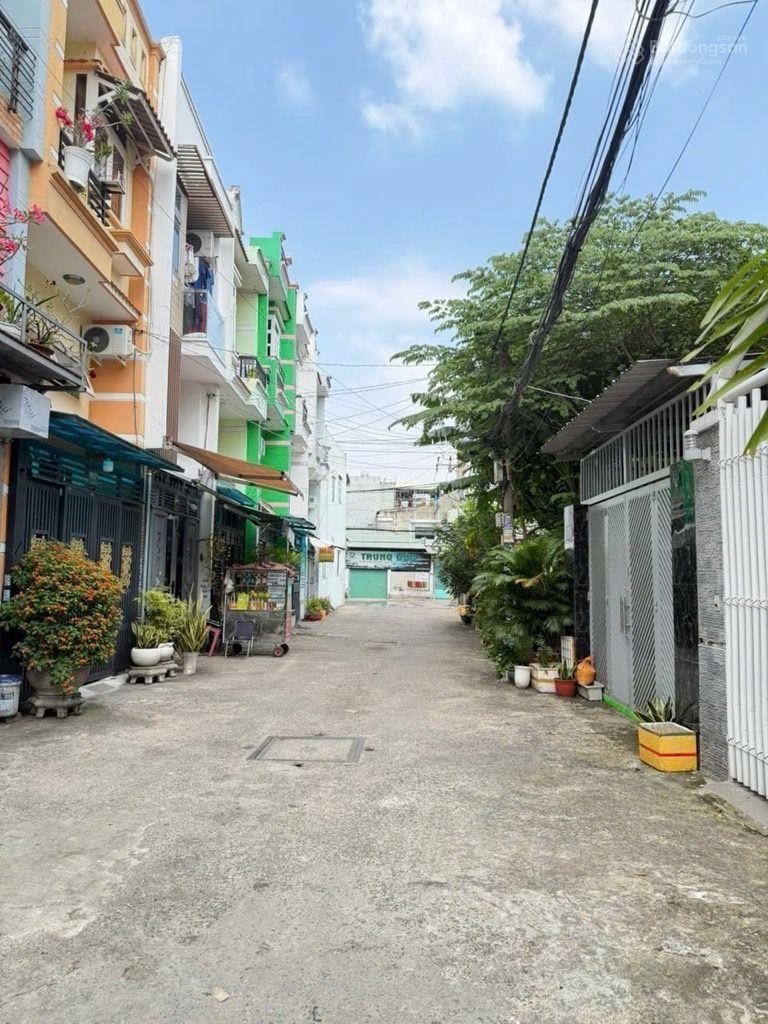 Hẻm dân trí xe hơi tận nhà - ngay trường học võ trường toản - 4x12.2m - 2 tầng - q12